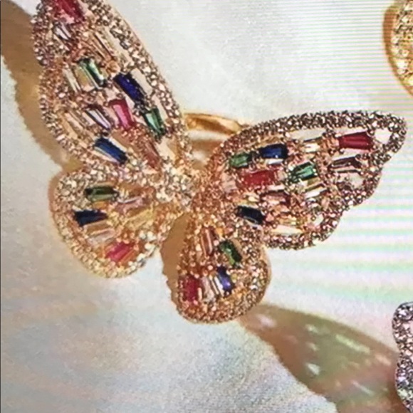 🦋Big Butterfly Ring🦋 - Picture 3 of 8